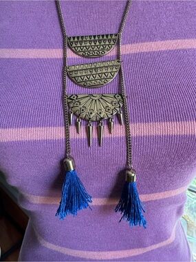 NECKLACE with royal blue color tassels